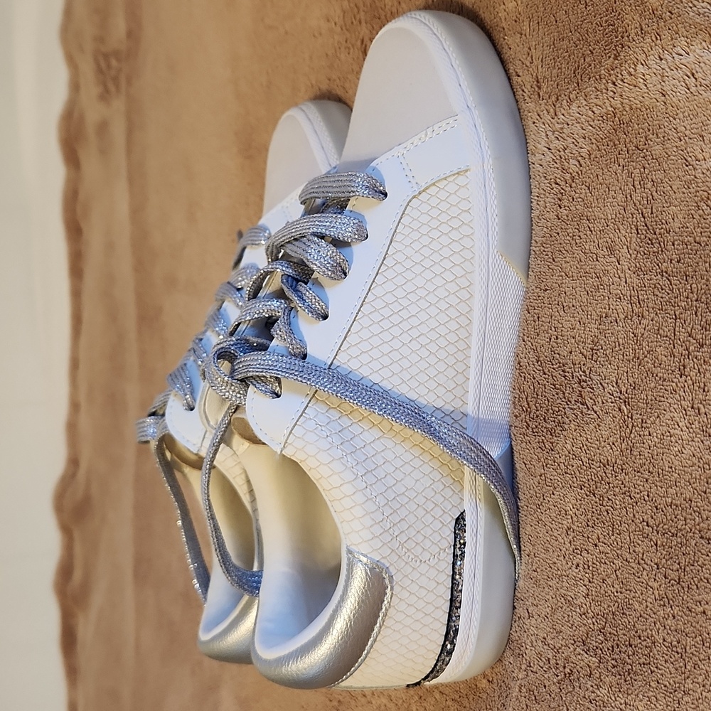 NIB Maddison Off White Sneakers with Silver Laces SIZE 7